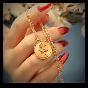 Women necklace with rose pendant